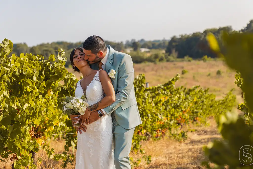 Photographe mariage Corse — Reportage couple dans les vignes corses