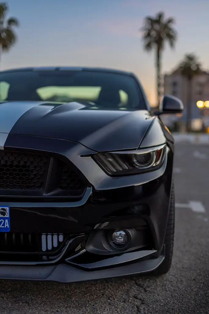 Photographie automobile Corse — Ford Mustang portrait dynamique
