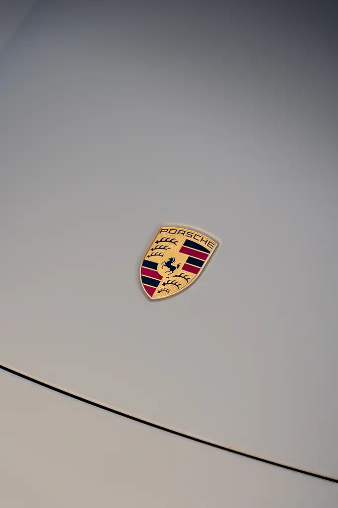 Photographe automobile Corse — Porsche Taycan route panoramique